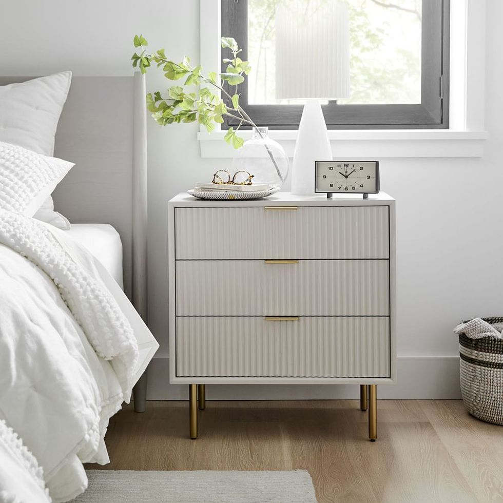 Quinn Closed 3-Drawer Nightstand 