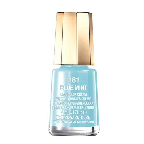 Esmalte de uñas azul en el tono 'Blue Mint'