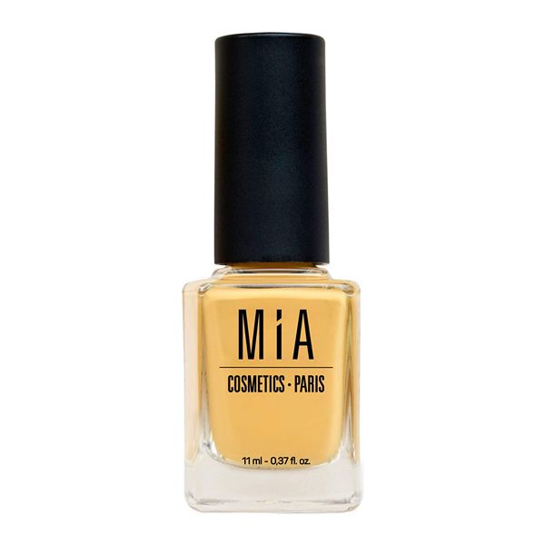 Esmalte de uñas amarillo en el tono 'Mimosa'