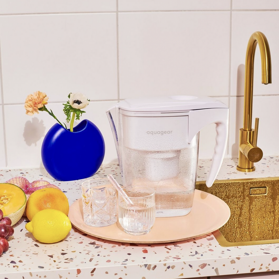 New SOMA 10 Cup Water Filter Pitcher and 1 Filter BPA Free Removes