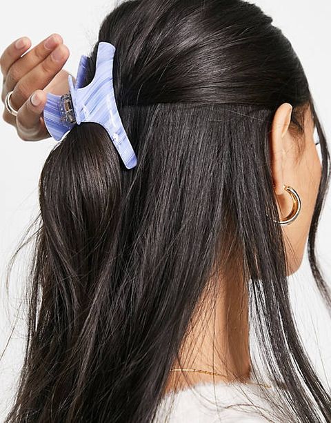 Hairstyles for greasy hair: 12 ways to hide oily roots