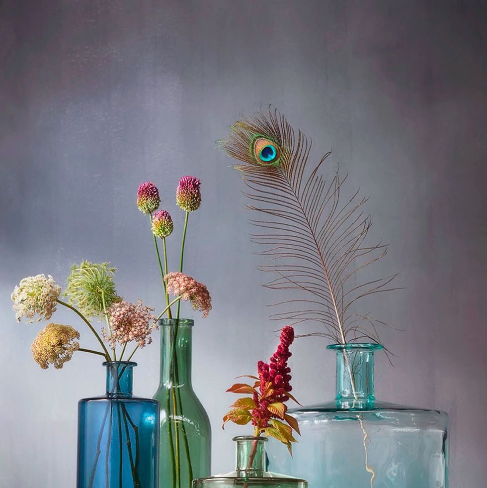 25 ideas perfectas para colocar flores en un jarrón de cristal