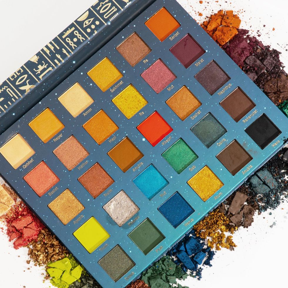 The Queen 30 Color Eyeshadow Palette 1