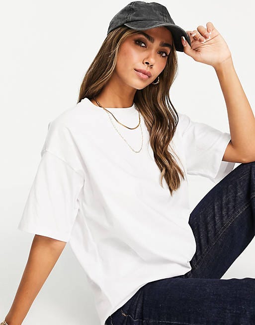 Shop Addison Rae's Oversized Tee Take on the 'No-Pants' Trend