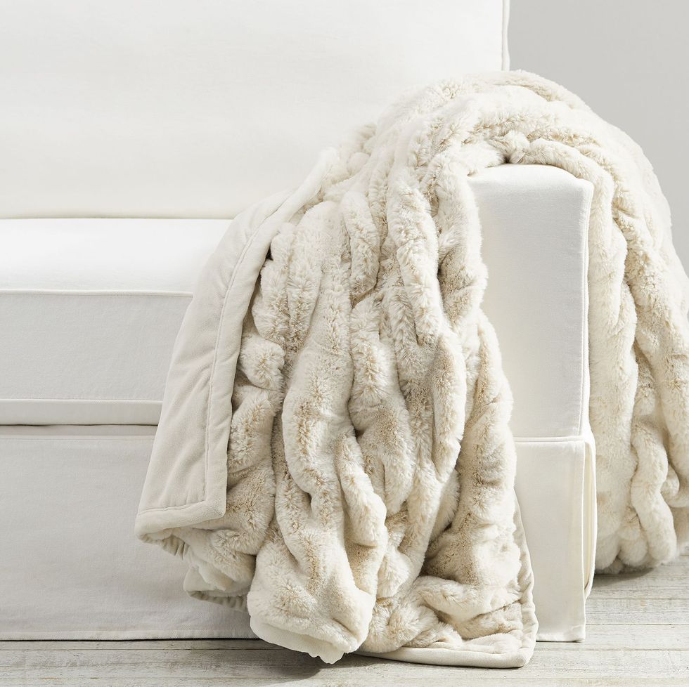 8 Best Faux Fur Blankets 2023 — Soft and Cozy Fur Dupe Throws