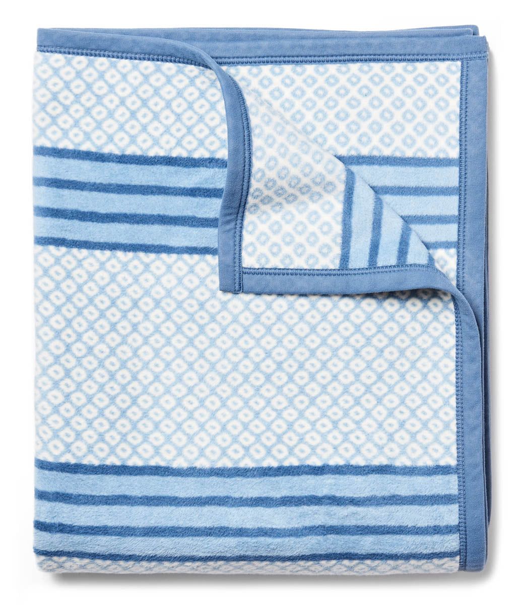 11 Best Blankets Of 2024   1660228176 Captainsclassic Ltblue Fold 615x@2x 