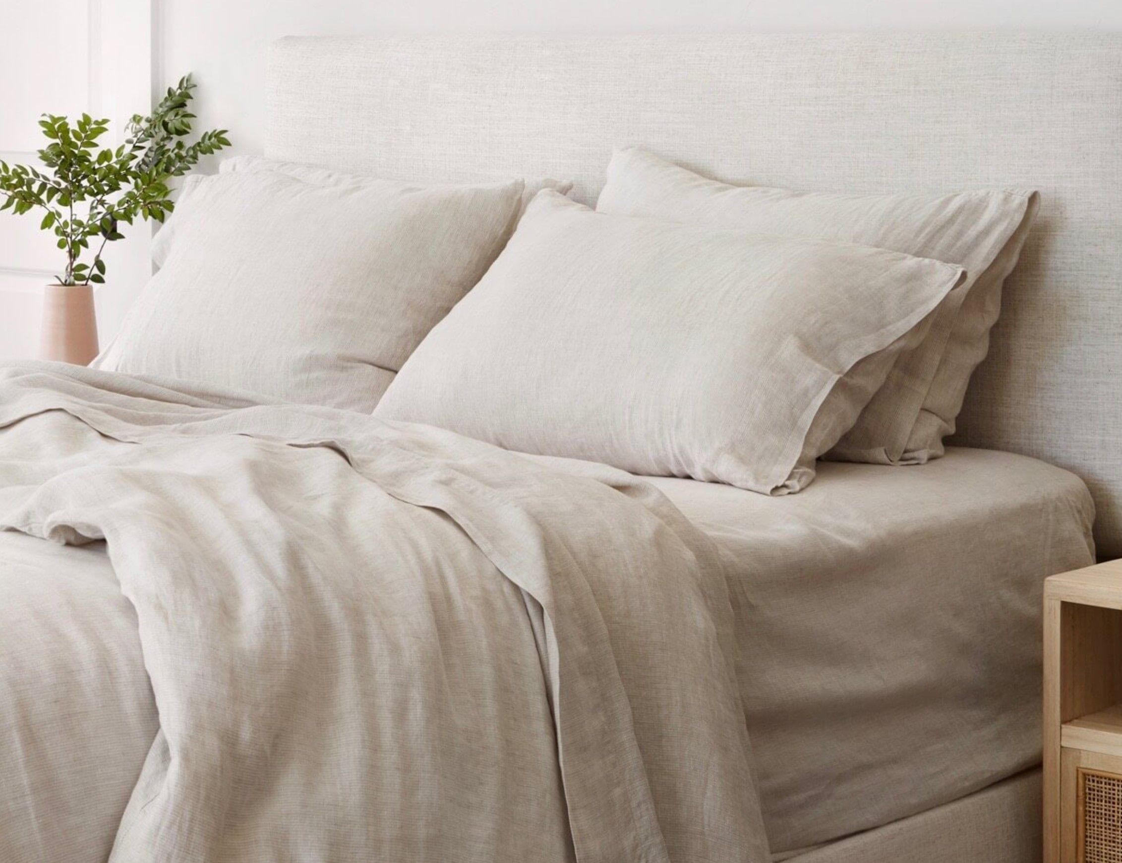 Online bedding shop stores