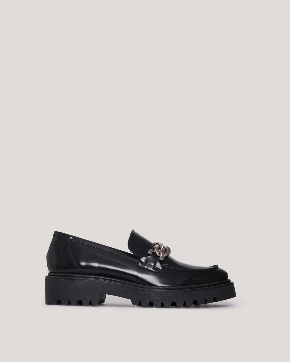 Zapatos mocasines peep-toe de Louis Vuitton en tendencia de Otoño 2022