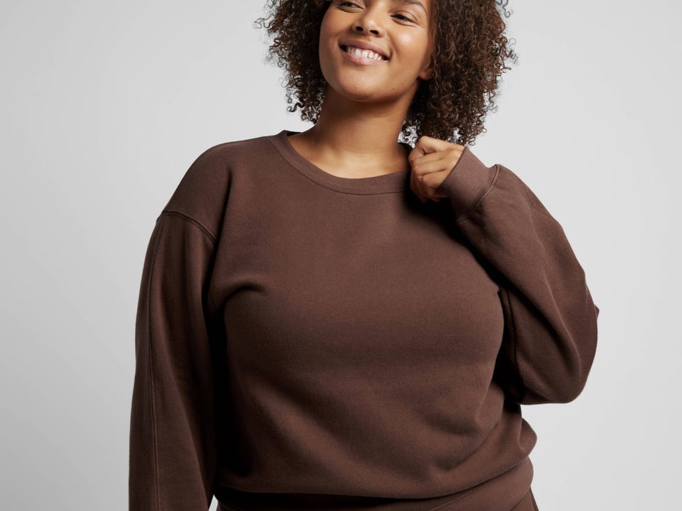 https://hips.hearstapps.com/vader-prod.s3.amazonaws.com/1661186789-women___s-classic-crew-sweatshirt_raisin_studio_9248.jpg?crop=0.750xw:1xh;center,top&resize=980:*