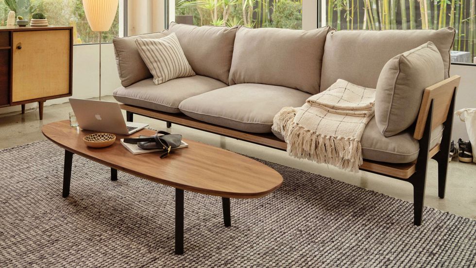 23 Oval Coffee Table Ideas To Utilize Shape & Form In Your Home