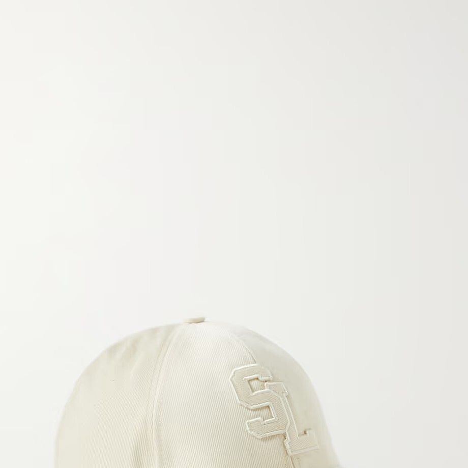 棒球帽推薦：Saint Laurent徽章裝飾米白色棒球帽
