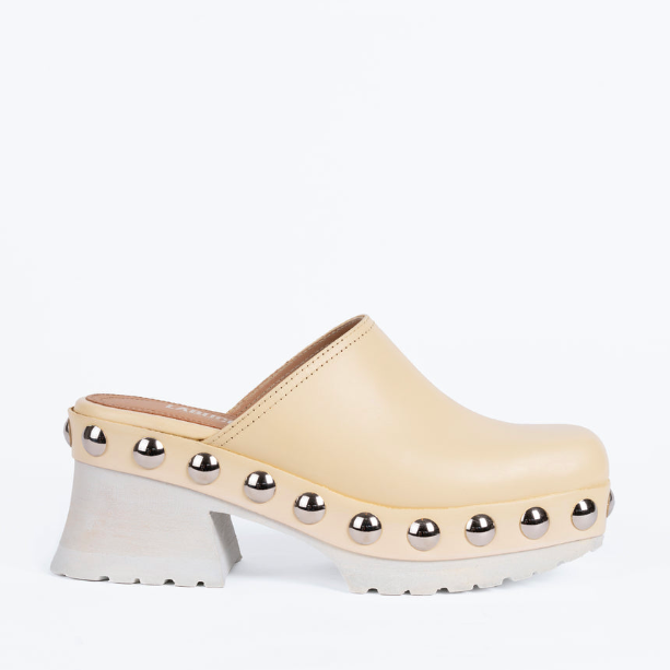 Neutrals you need, 2022, Sandgrens clogs in 2023
