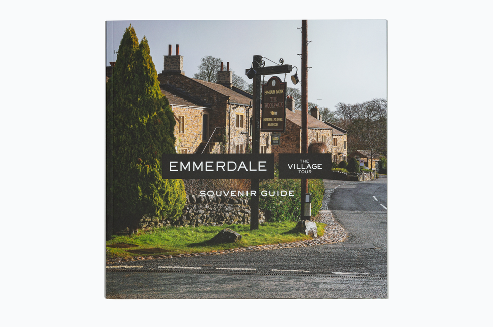 Emmerdale: Przewodnik po pamiątkowych wycieczkach po wiosce