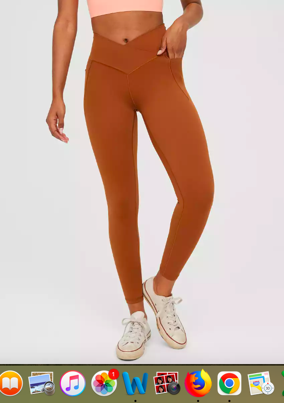 These $22 Leggings With Pockets Have 11,000 5-Star Amazon Reviews