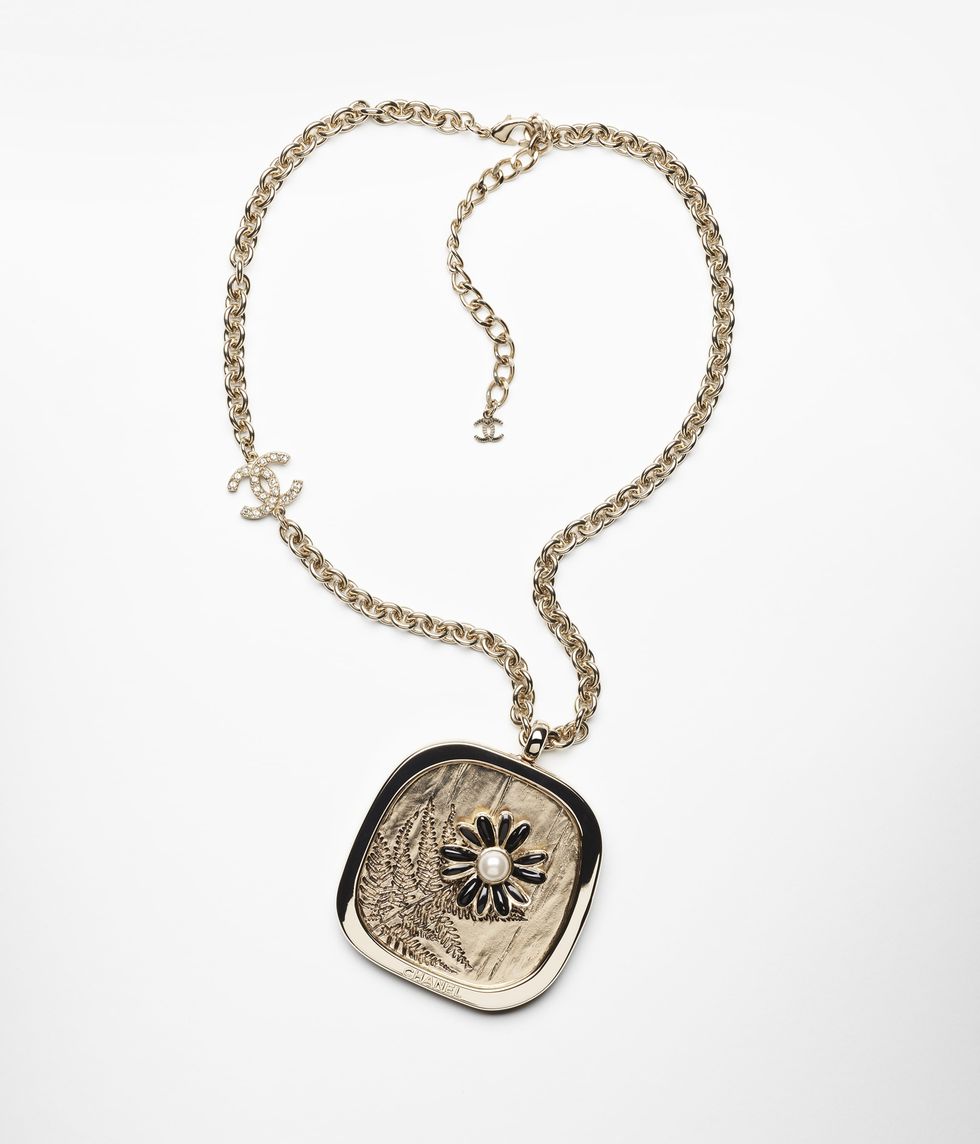 2022 Chanel飾品推薦：Chanel金屬水晶鑲飾花卉刺繡長項鍊