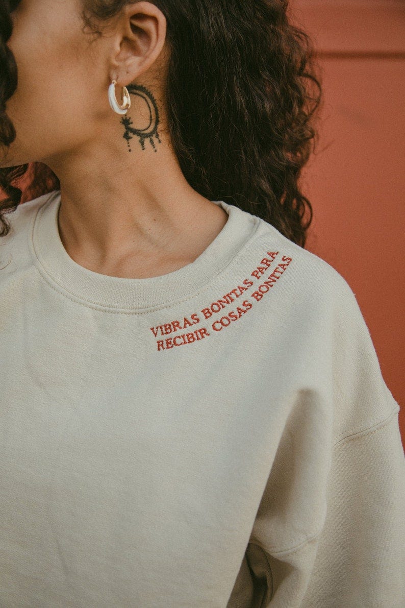 Vibras Bonitas Embroidered Sweatshirt