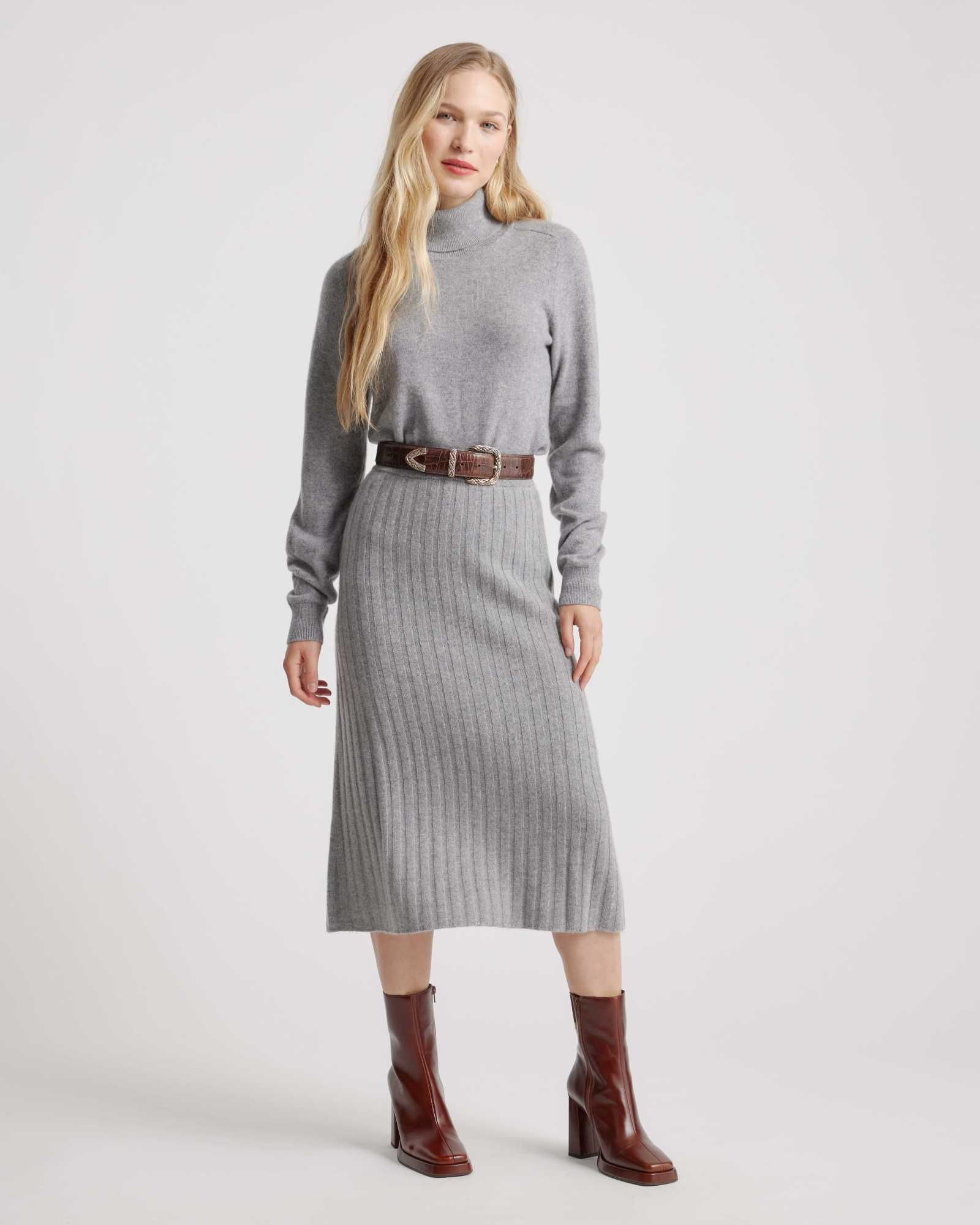 28 Best Thanksgiving Outfit Ideas for Women in 2022