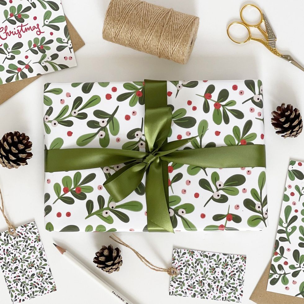 White Mistletoe Recyclable Wrapping Paper Set