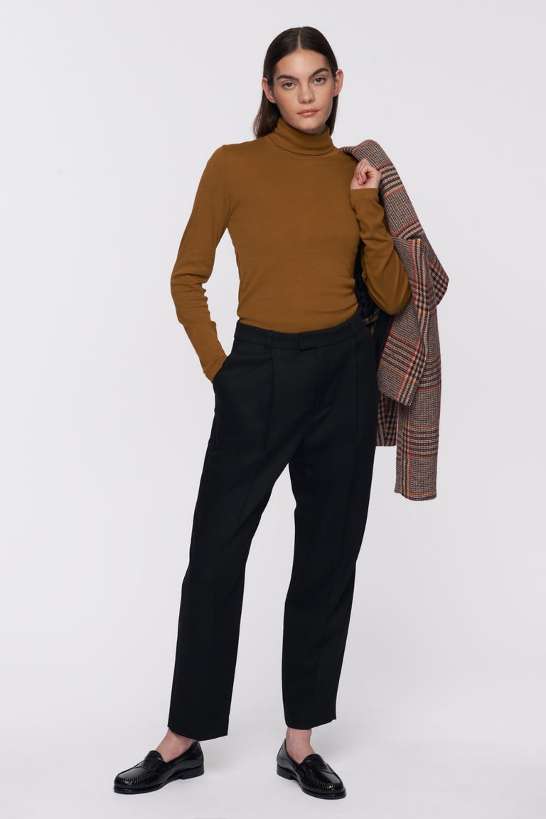 https://hips.hearstapps.com/vader-prod.s3.amazonaws.com/1664334460-WomensFittedTurtleneck-Ochre-1_3840x.progressive.jpg?crop=1.00xw:1xh;center,top&resize=480:*