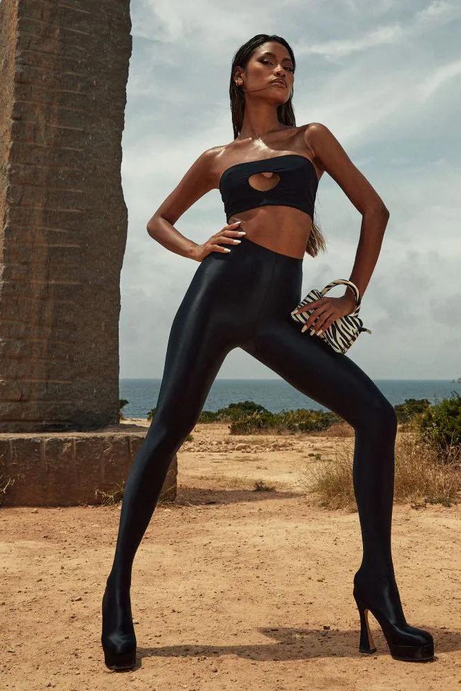 Black Hypnotic Workout Capri Leggings for Sports