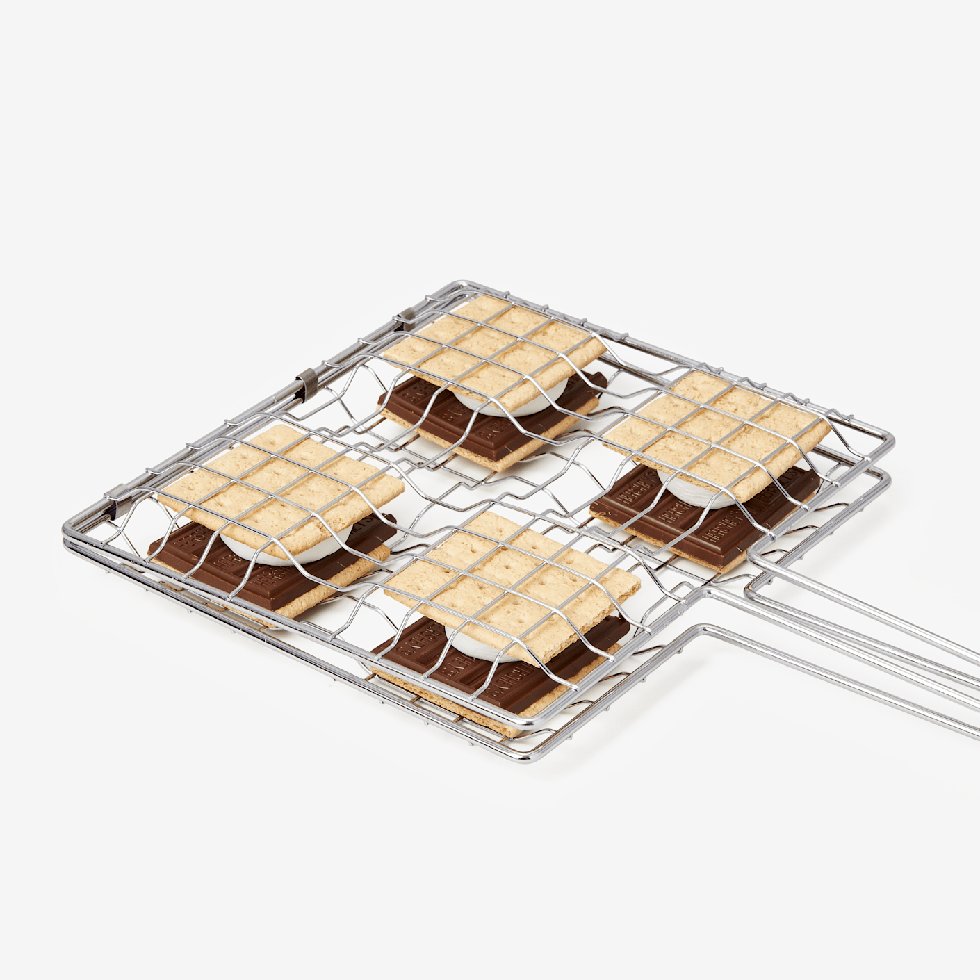 https://hips.hearstapps.com/vader-prod.s3.amazonaws.com/1664391219-charcoal-companion-smores-grilling-basket-1.png?crop=1xw:1.00xh;center,top&resize=980:*