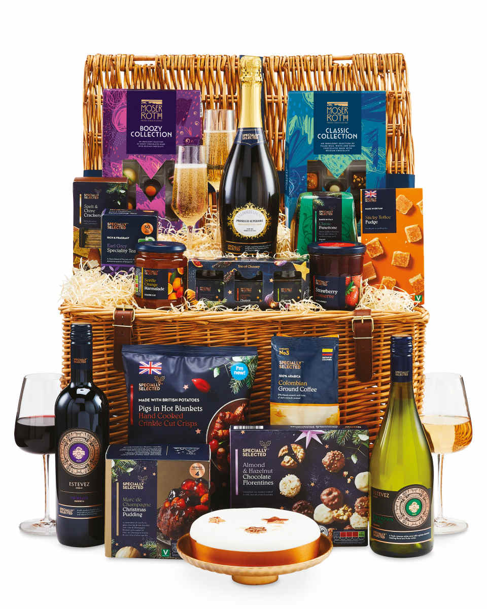 Aldi Has Released New Luxury Christmas Hampers For 2022 8945