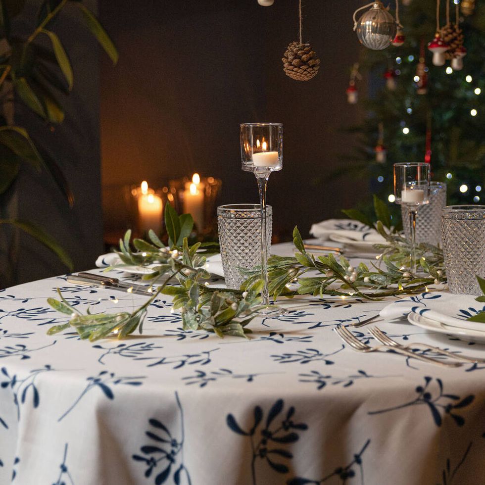 Celina Digby Mistletoe Christmas Tablecloth