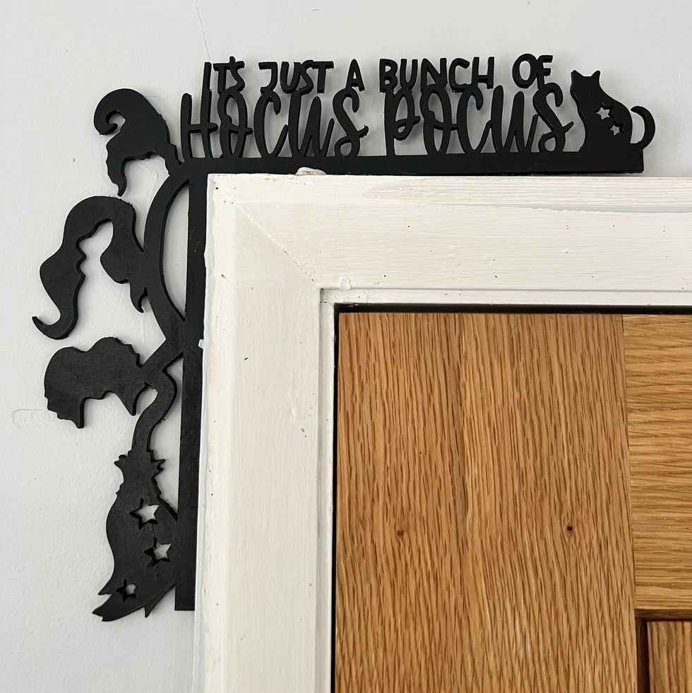 Hocus pocus halloween door frame decoration