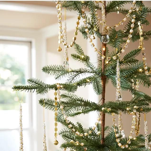 Classic Traditional Christmas Tree - How To Decorate A Christmas Tree With  Beads/Beaded Garland 