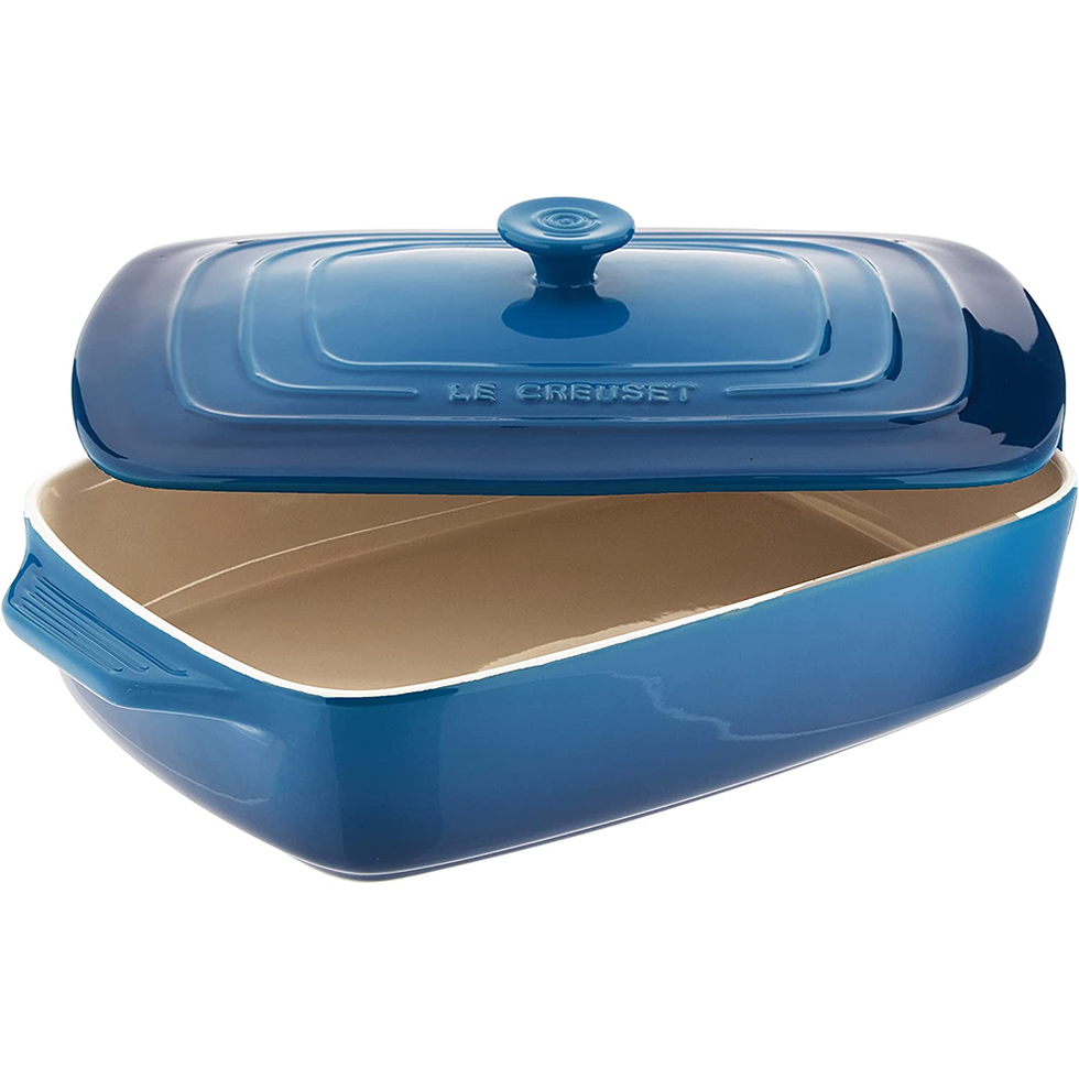 https://hips.hearstapps.com/vader-prod.s3.amazonaws.com/1665578760-le-creuset-casserole-1665578684.png?crop=1xw:1xh;center,top&resize=980:*