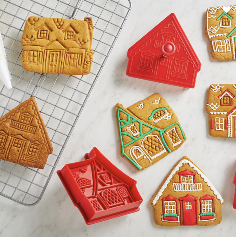 https://hips.hearstapps.com/vader-prod.s3.amazonaws.com/1665603160-best-christmas-cookie-cutters-gingerbread-houses-1665603145.png?crop=1xw:1xh;center,top&resize=980:*