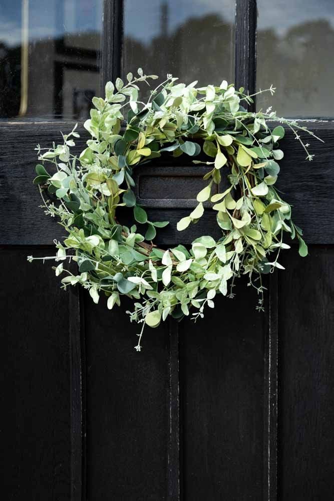 Jools Oliver shows off her impressive handmade Christmas wreath