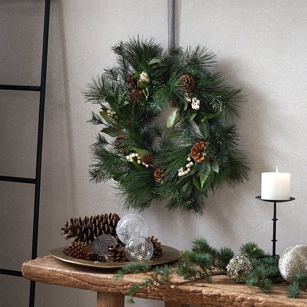 The White Company shares wreath inspiration