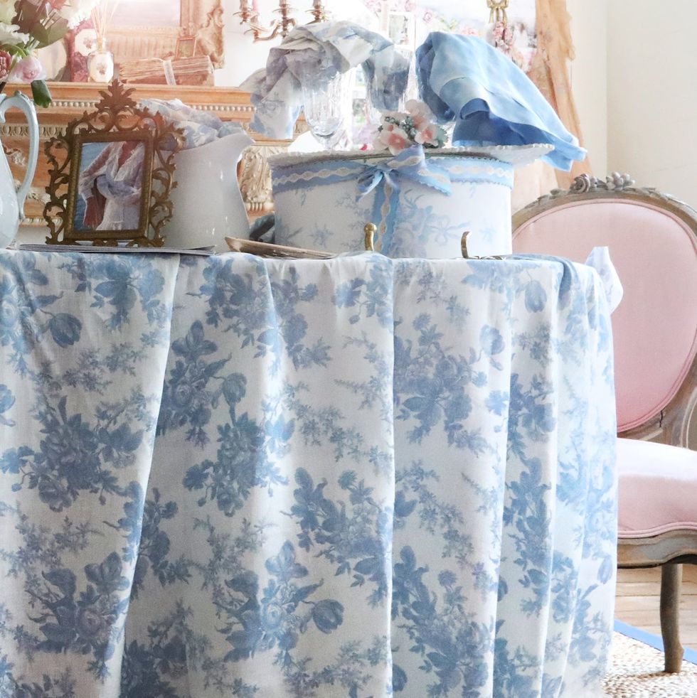 Garden Of Versailles Linen Tablecloth