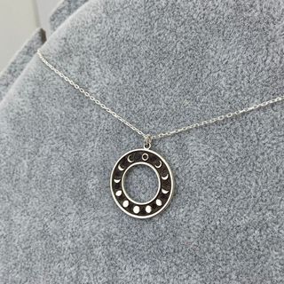 Silberne Mondzyklus-Halskette