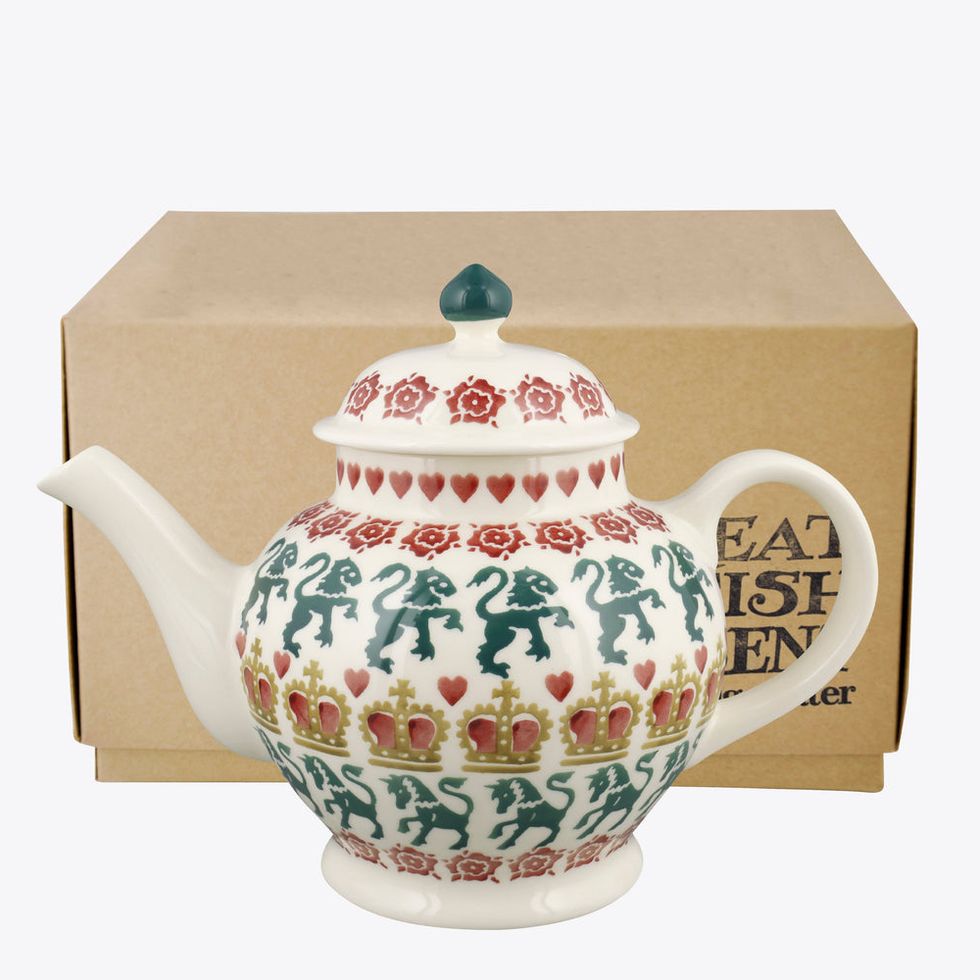 Queen Elizabeth II 4 Mug Teapot