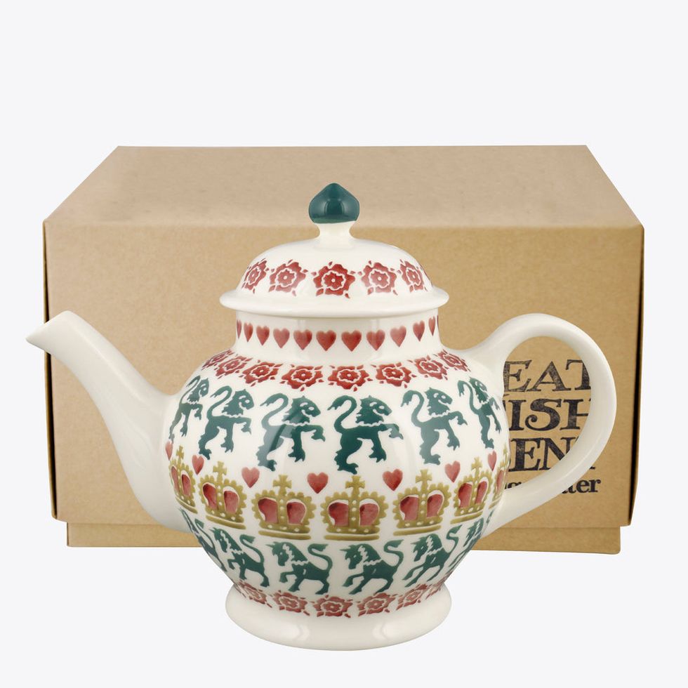 Queen Elizabeth II 4 Mug Teapot