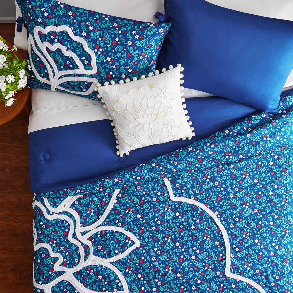 The Pioneer Woman Blue Tuffed Floral Comforter Set