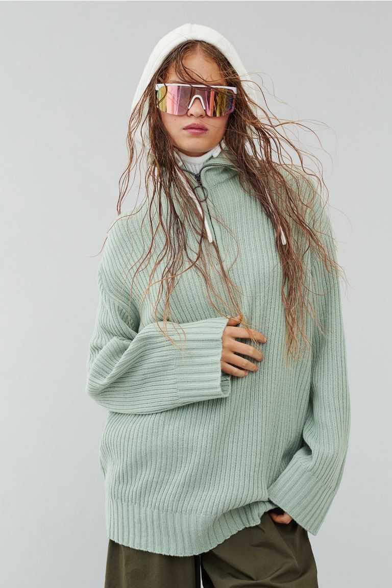 Zip top outlet jumper