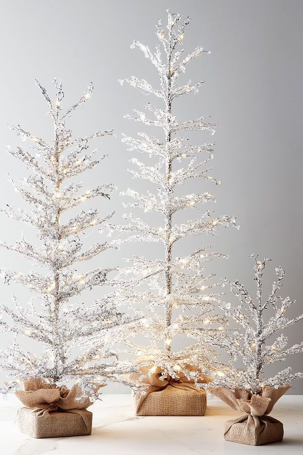 Elegant Crystal, Gold and White Christmas Tree Decor