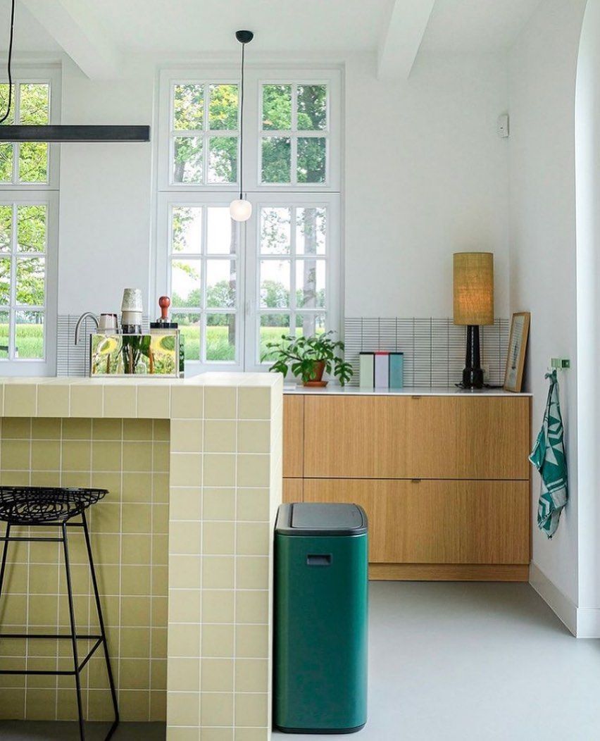 8 ideas para poner orden en tu cocina  Cubos reciclaje, Cubo de basura,  Debajo del fregadero