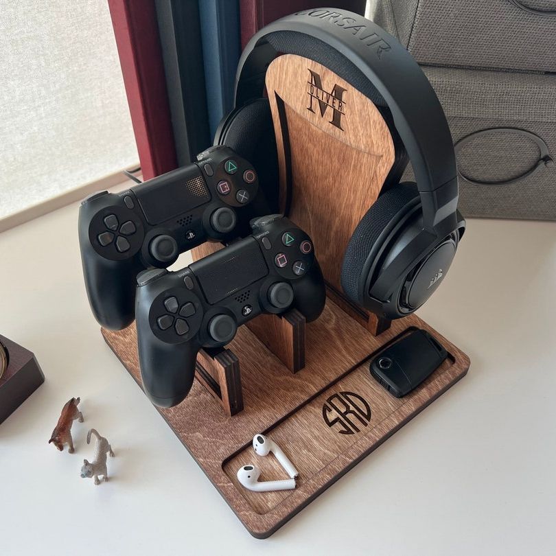 Personalized PS5 and Xbox Stand