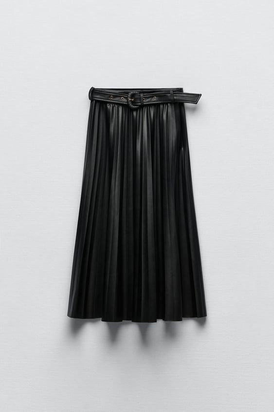 Cómo combinar una falda de cuero negra: estos 3 looks tienen la