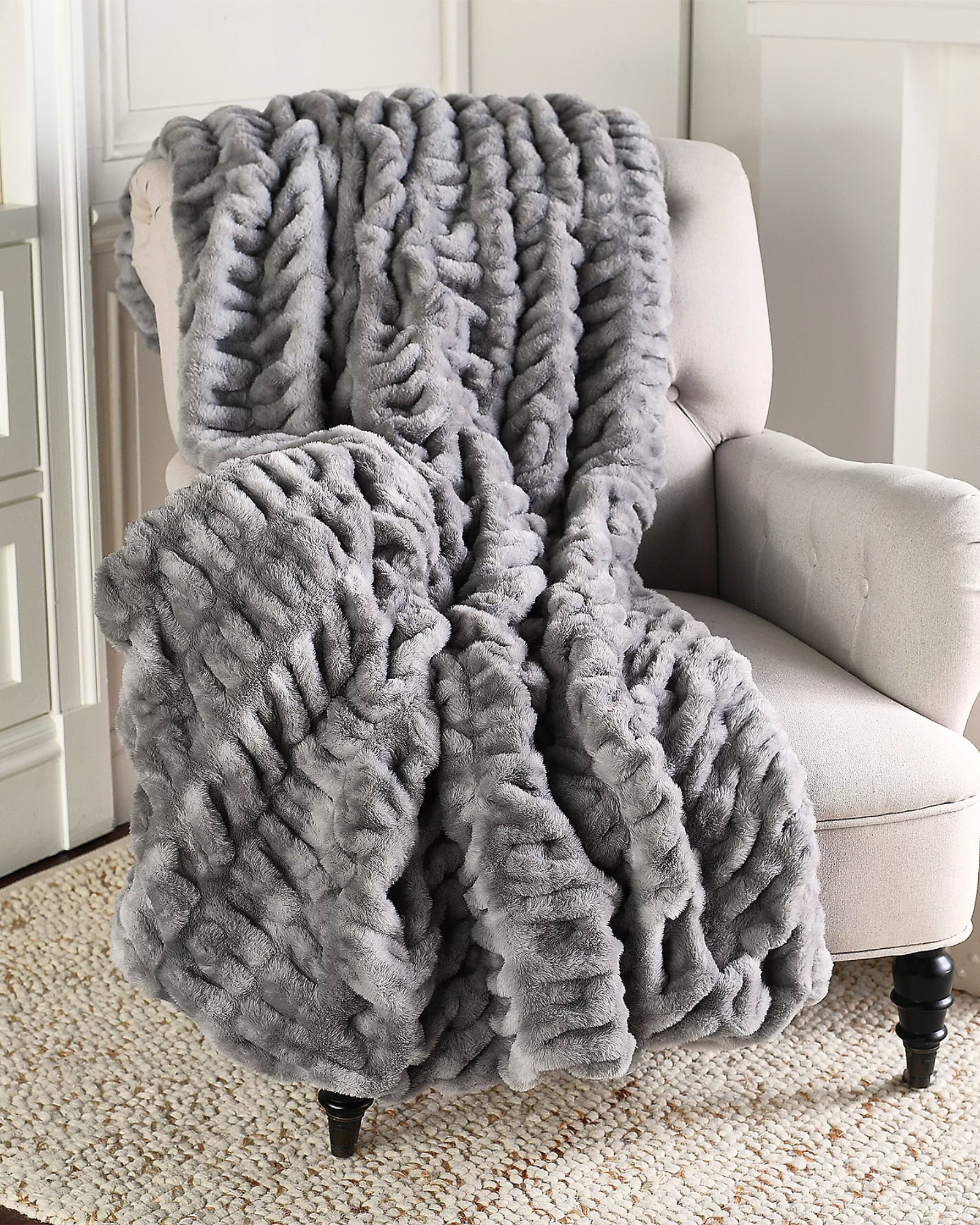 Hotel duCobb Oversized Luxury Ruched Faux Fur Throw