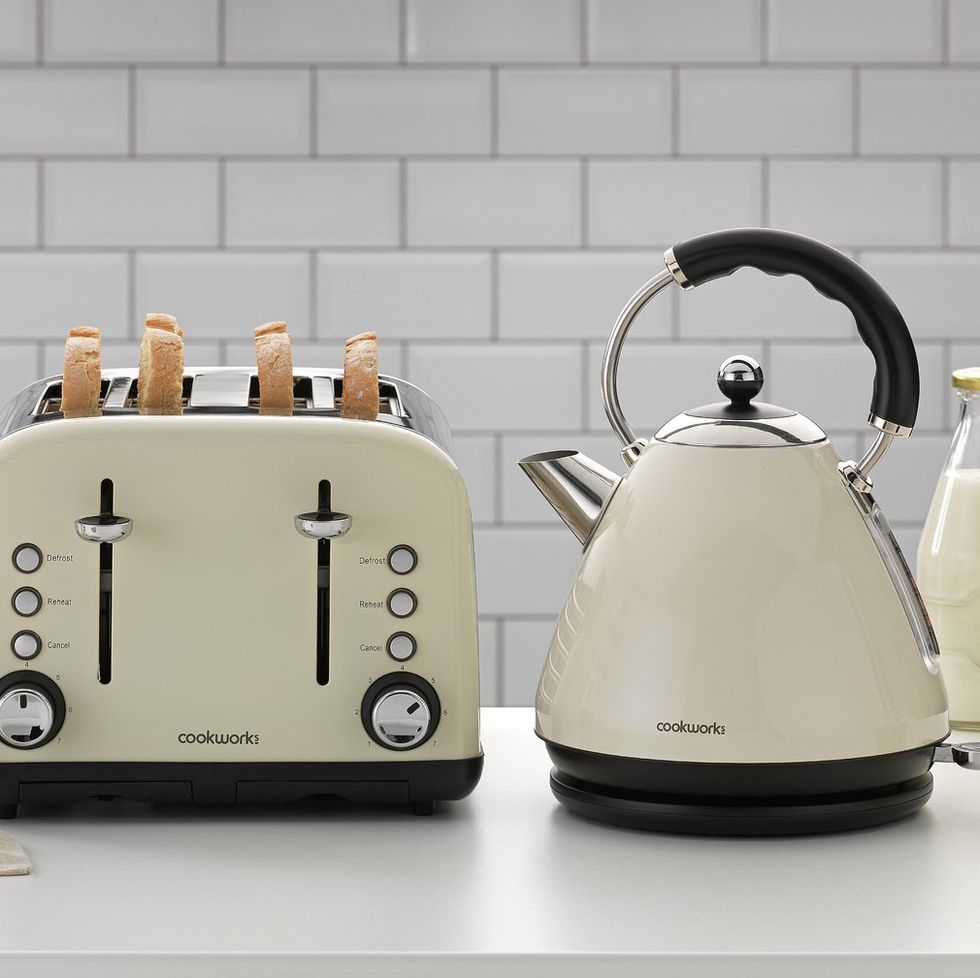 Pyramid Kettle and 4 Slice Toaster - £60.00 for the set