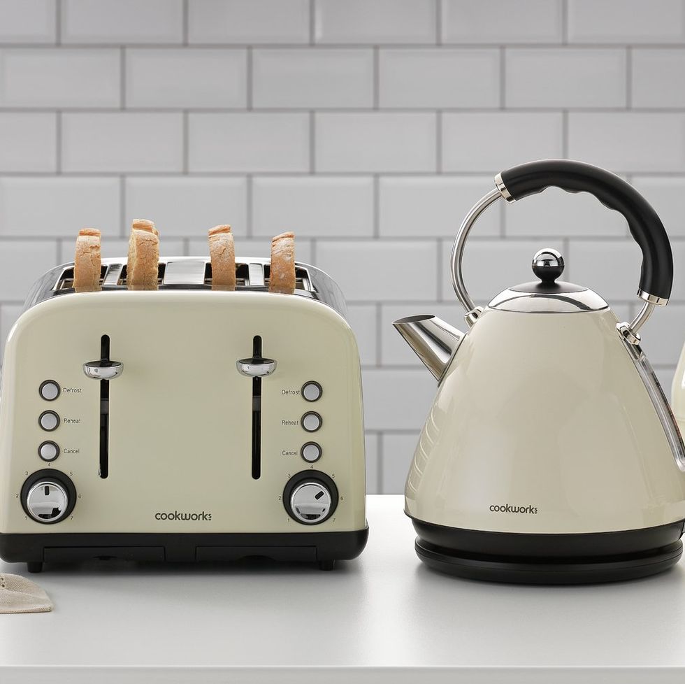 Pyramid Kettle and 4 Slice Toaster - £60.00 for the set