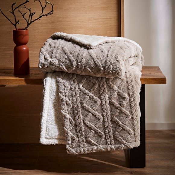 Dreamland heated throw discount dunelm