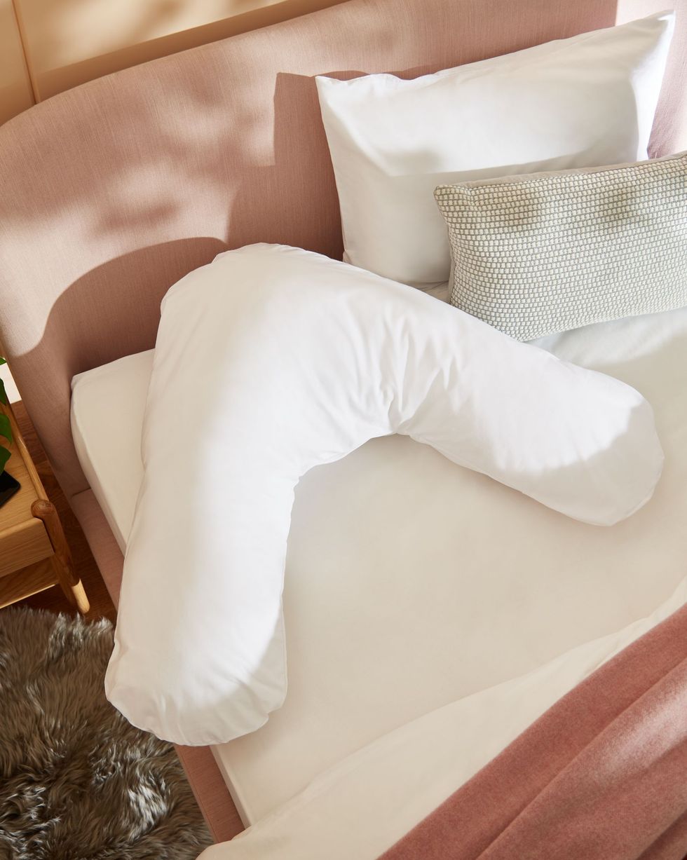 Specialist Carefree Comfort Teflon V-Shaped Support Pillow