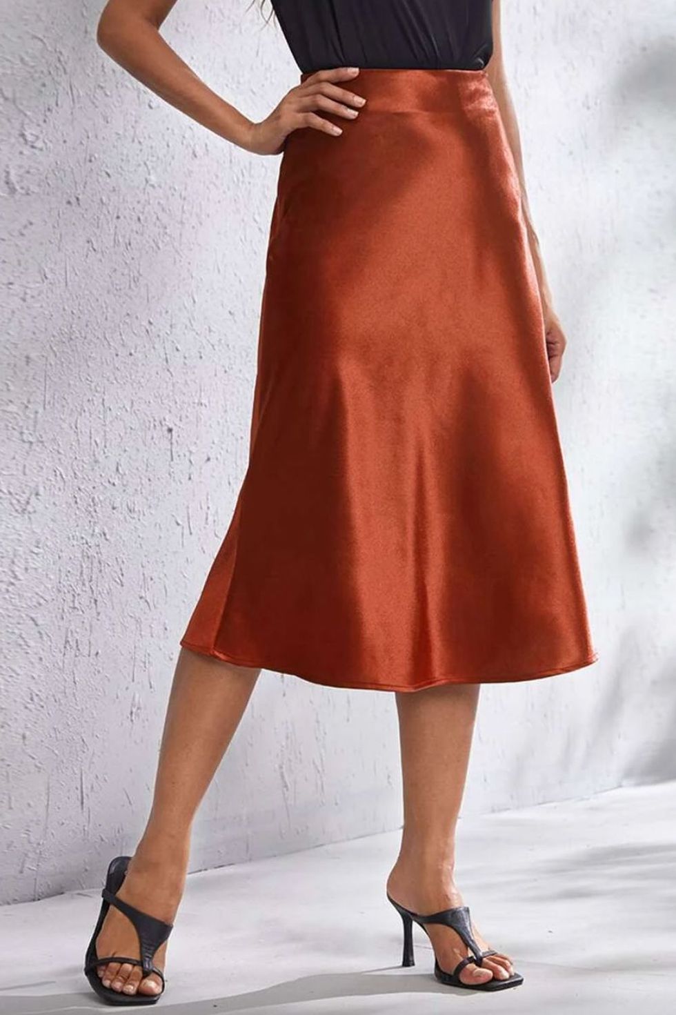 Falda roja larga elegante  Faldas, Vestir con estilo, Outfits