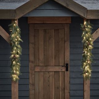 Pre-lit Connectable Outdoor Christmas Garland